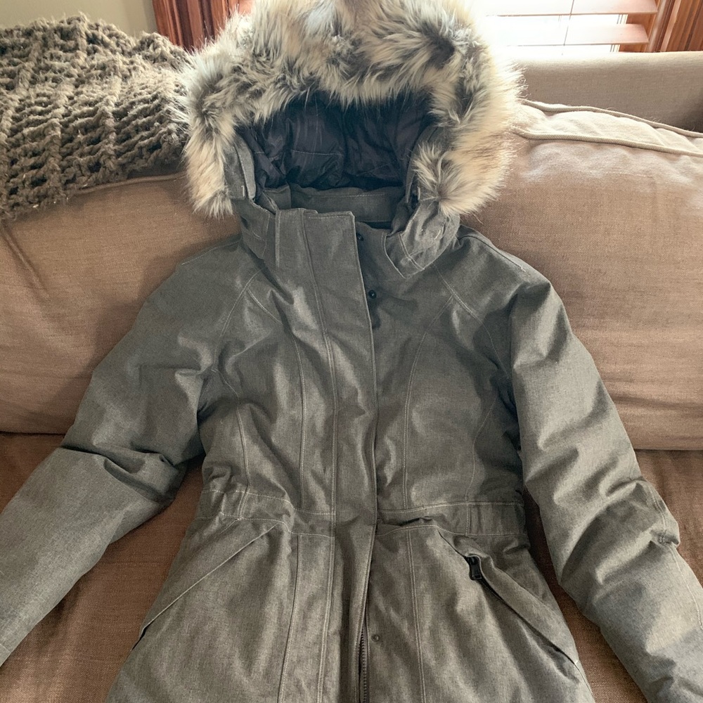 Brand new North Face jacket/coat. Warm! Size small